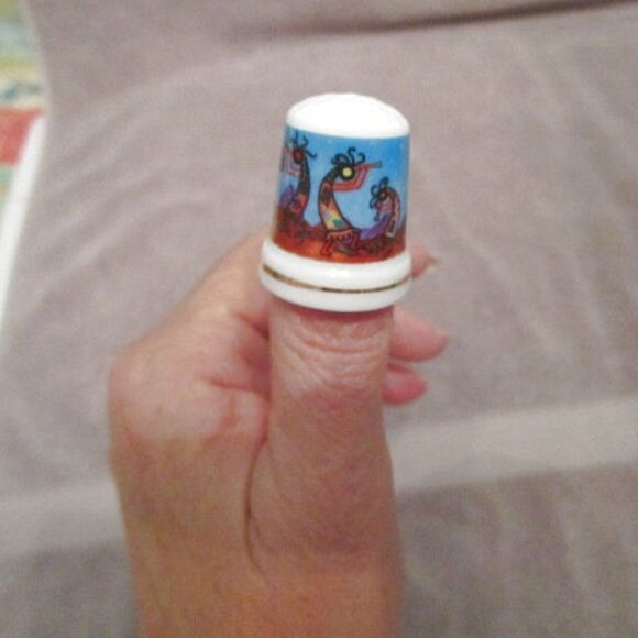 NIB Porcelain KOKOPELLI Set Of 6 THIMBLES Sewing Accessory XL Native FLUTE Dance - Picture 8 of 8